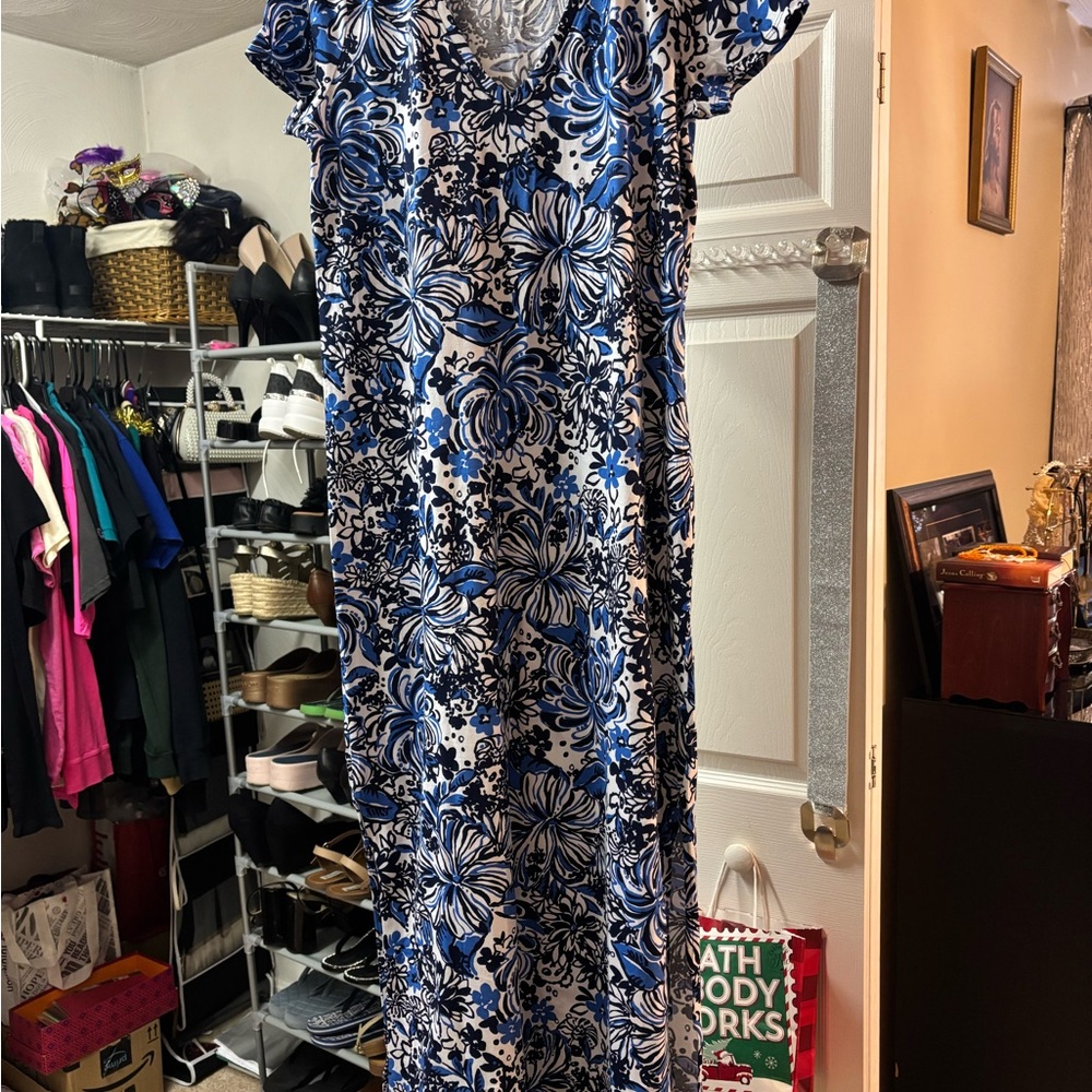 Lilly Pulitzer maxi dress Floral Blue and White basically new